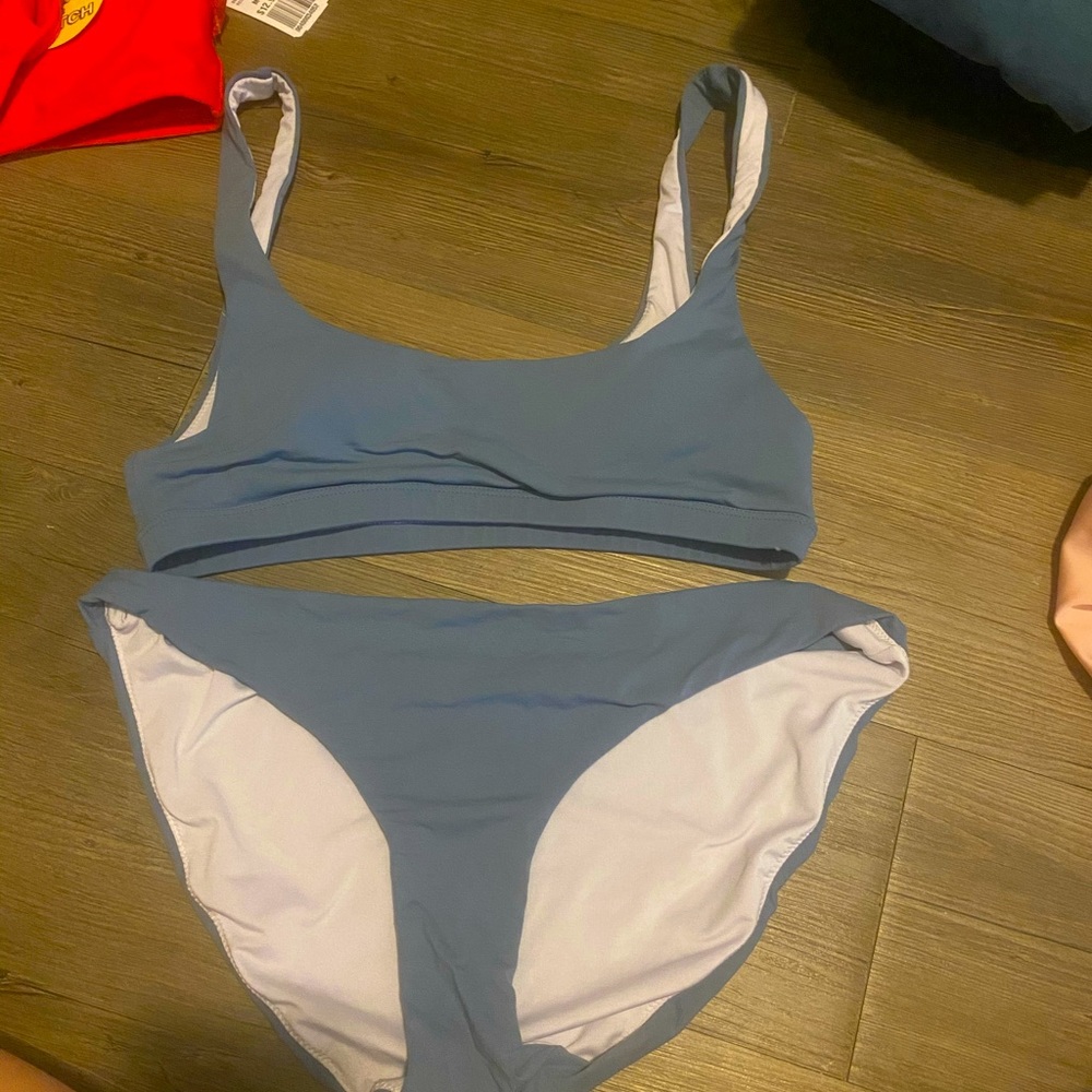 Bathing suits - Picture 4 of 4